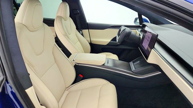 2022 Tesla Model X Plaid AWD w/ 6 Seat Cream Premium Interior - 23043984 - 30