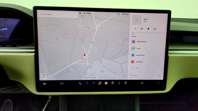 2022 Tesla Model X Plaid AWD w/ 6 Seat Cream Premium Interior - 23043984 - 46