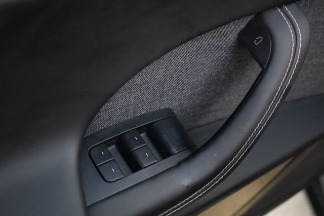 2022 Tesla Model X Plaid AWD w/ 6 Seats! - 22939970 - 31