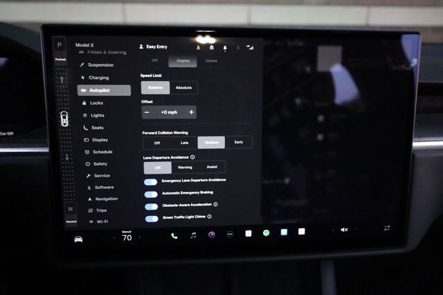 2022 Tesla Model X Plaid AWD w/ 6 Seats! - 22939970 - 36