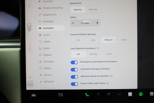 2022 Tesla Model X Plaid AWD with 6 Seat White & Black Premium Interior - 22938643 - 18