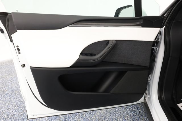 2022 Tesla Model X Plaid AWD with 6 Seat White & Black Premium Interior - 22938643 - 7