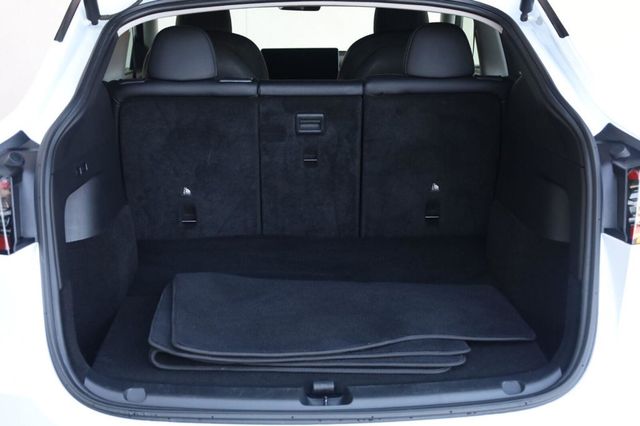 2022 Tesla Model Y Long Range - 23055980 - 9