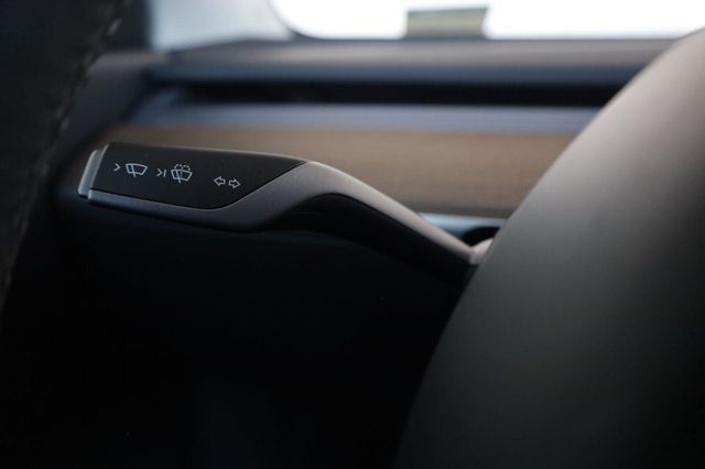 2022 Tesla Model Y Long Range - 23055980 - 32
