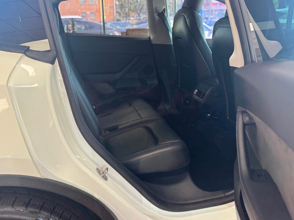 2022 Tesla Model Y Long Range photo 17