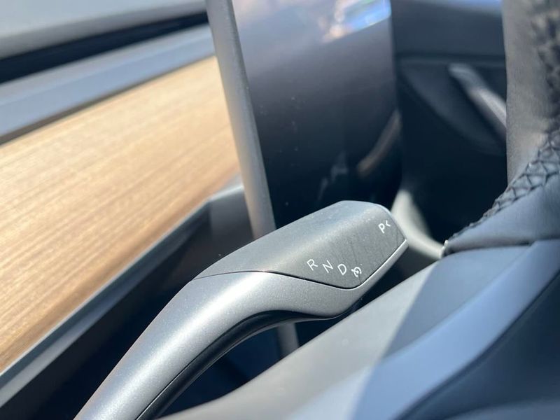 2022 Tesla Model Y Long Range photo 17