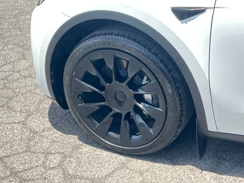 2022 Tesla Model Y Long Range photo 19