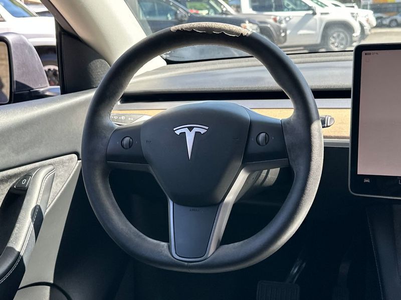2022 Tesla Model Y Long Range AWD - 22944865 - 17