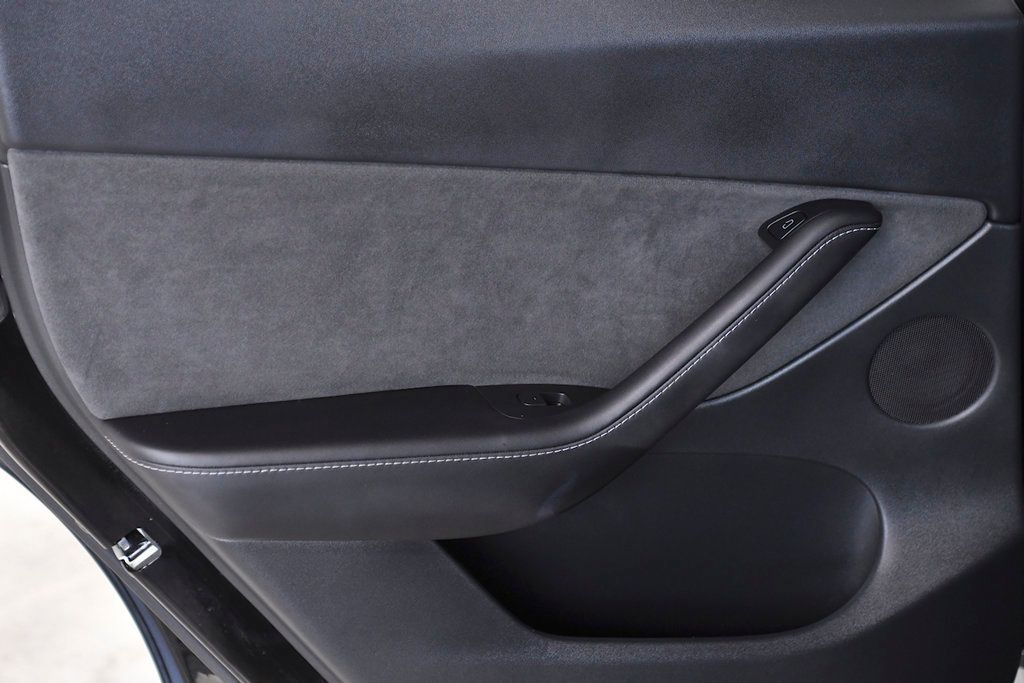 2022 Tesla Model Y Long Range AWD - 22379211 - 10