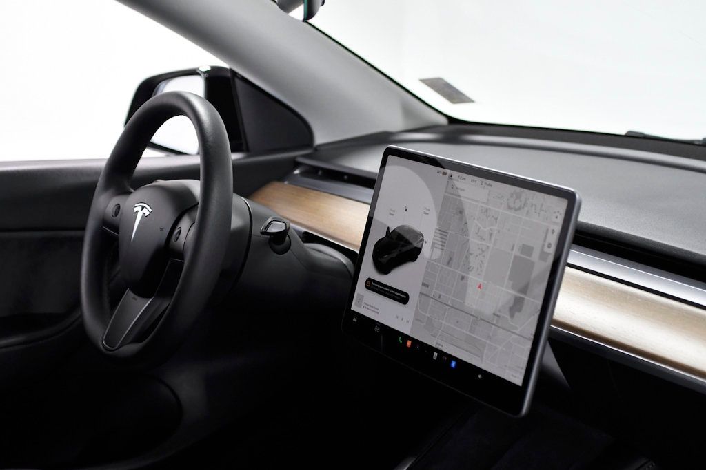 2022 Tesla Model Y Long Range AWD - 22379211 - 16