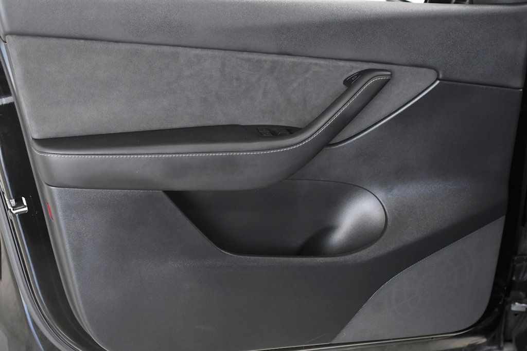 2022 Tesla Model Y Long Range AWD - 22379211 - 8