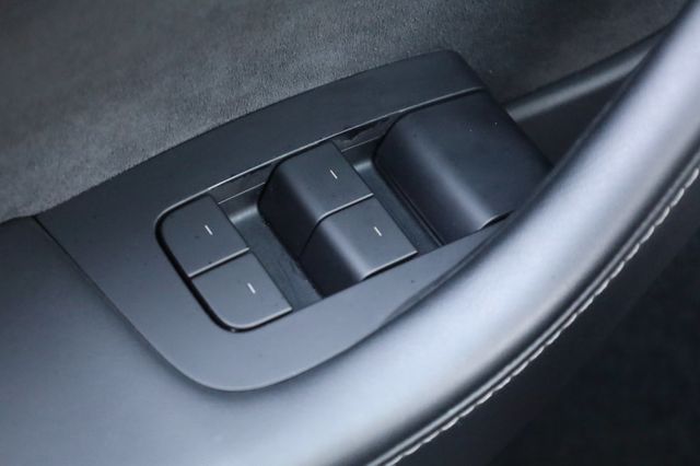 2022 Tesla Model Y Long Range AWD - 22939962 - 29