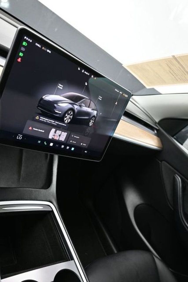 2022 Tesla Model Y Long Range AWD - 23043248 - 17