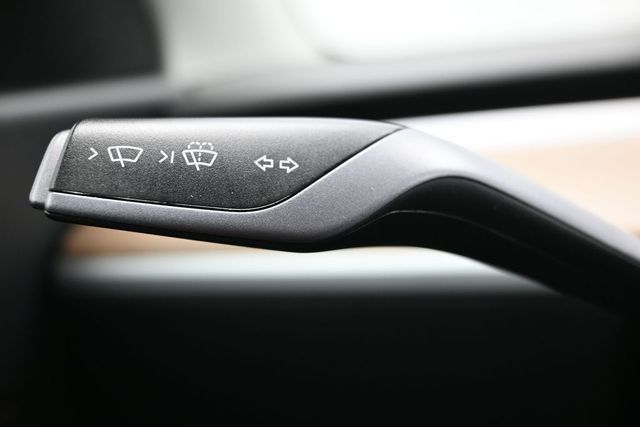 2022 Tesla Model Y Long Range AWD - 23043248 - 18