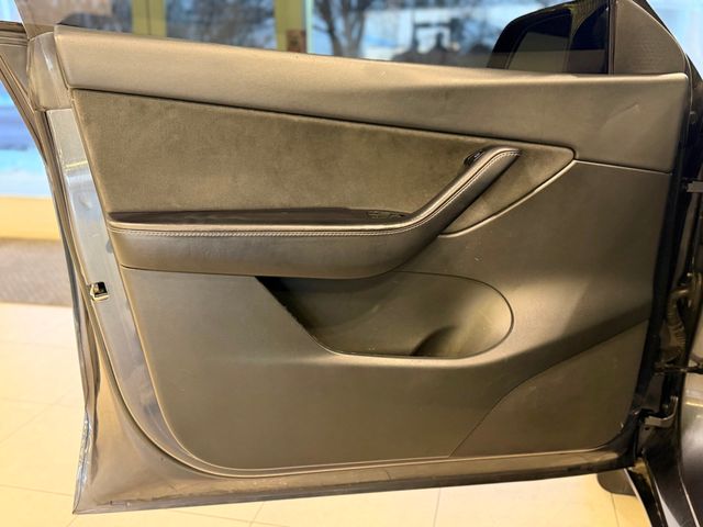 2022 Tesla Model Y Long Range AWD - 22999005 - 17