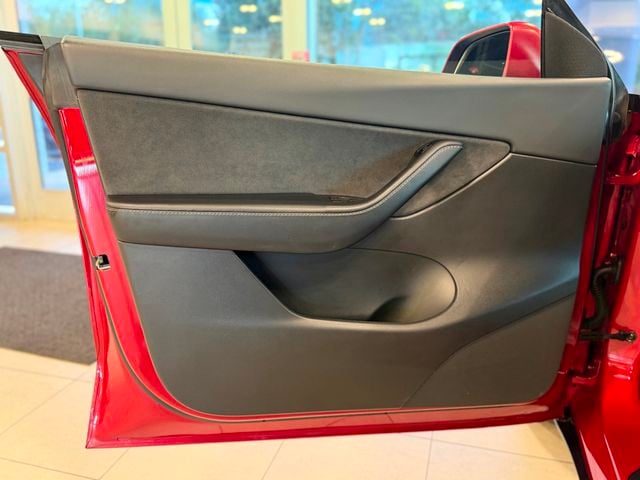 2022 Tesla Model Y Long Range AWD - 23070444 - 17