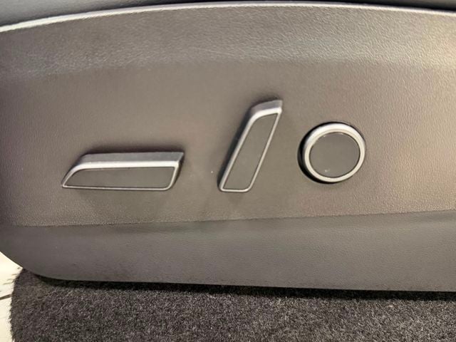 2022 Tesla Model Y Long Range AWD - 23070444 - 18