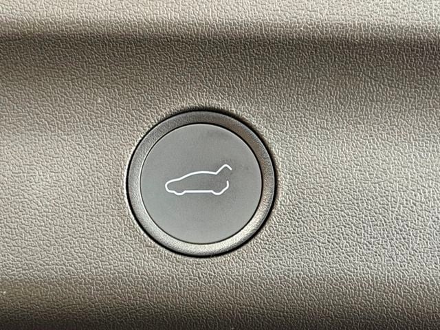 2022 Tesla Model Y Long Range AWD - 23070444 - 38