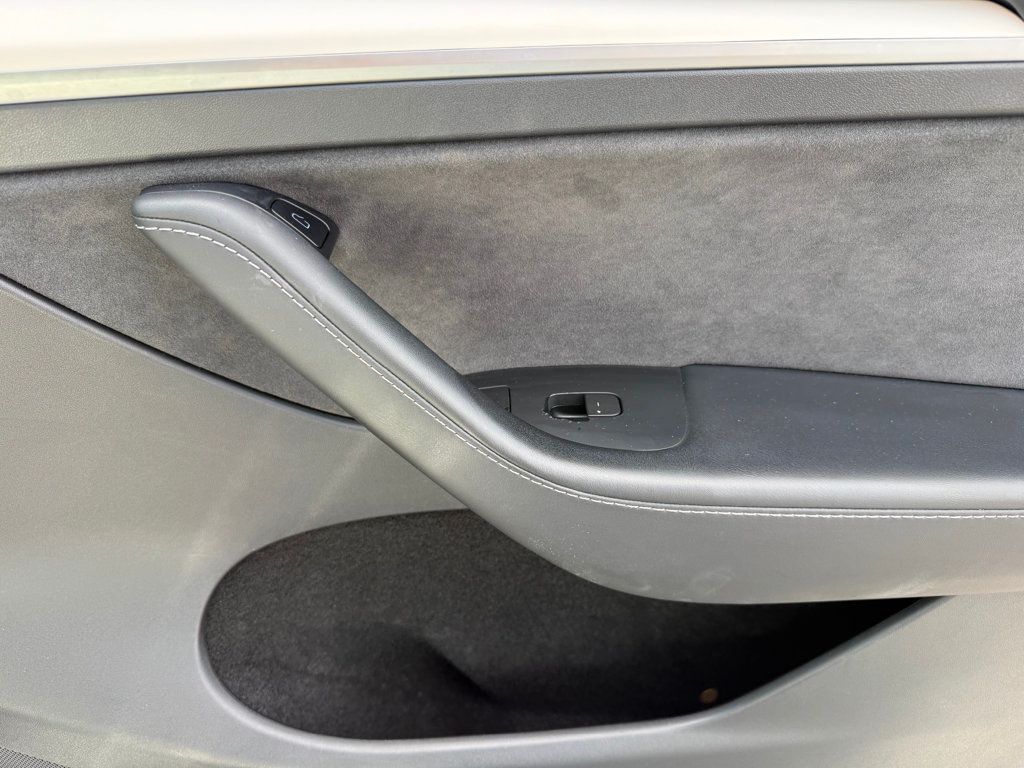 2022 Tesla Model Y Long Range AWD - 23018473 - 30