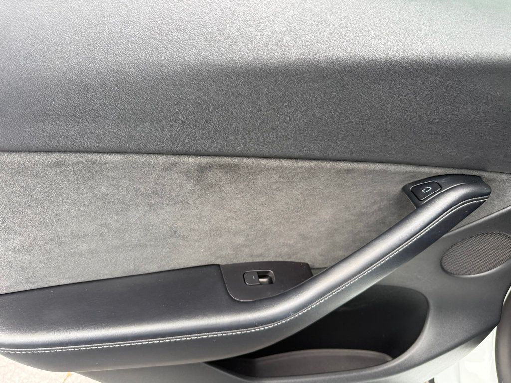 2022 Tesla Model Y Long Range AWD - 23044170 - 20
