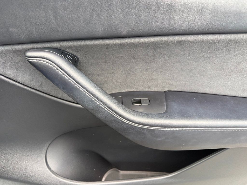 2022 Tesla Model Y Long Range AWD - 23044170 - 28