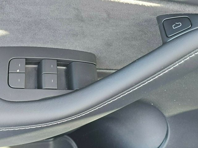 2022 Tesla Model Y Long Range AWD - 22973162 - 32