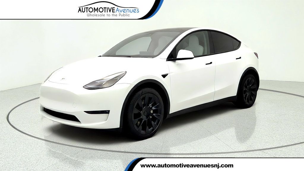 2022 Tesla Model Y Long Range AWD w/ 20'' Wheels + Black & White Interior - 23051556 | Video 1