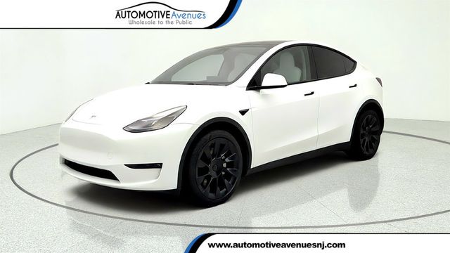 2022 Tesla Model Y Long Range AWD w/ 20'' Wheels + Black & White Interior - 23051556 - 0