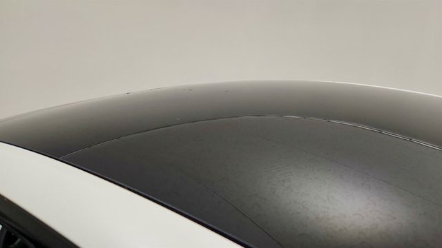 2022 Tesla Model Y Long Range AWD w/ 20'' Wheels + Black & White Interior - 23051556 - 9
