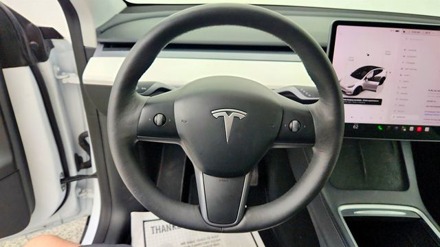 2022 Tesla Model Y Long Range AWD w/ 20'' Wheels + Black & White Interior - 23051556 - 12