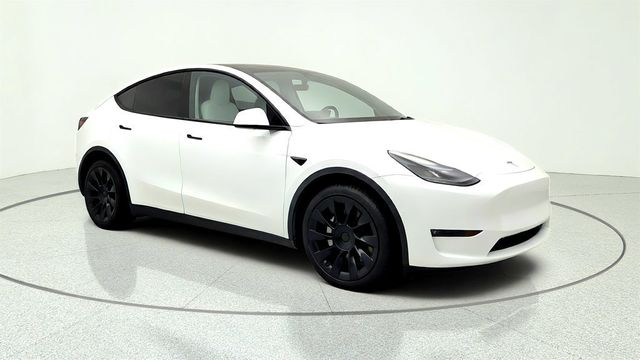 2022 Tesla Model Y Long Range AWD w/ 20'' Wheels + Black & White Interior - 23051556 - 2