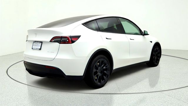 2022 Tesla Model Y Long Range AWD w/ 20'' Wheels + Black & White Interior - 23051556 - 4