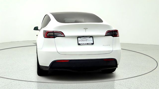 2022 Tesla Model Y Long Range AWD w/ 20'' Wheels + Black & White Interior - 23051556 - 5
