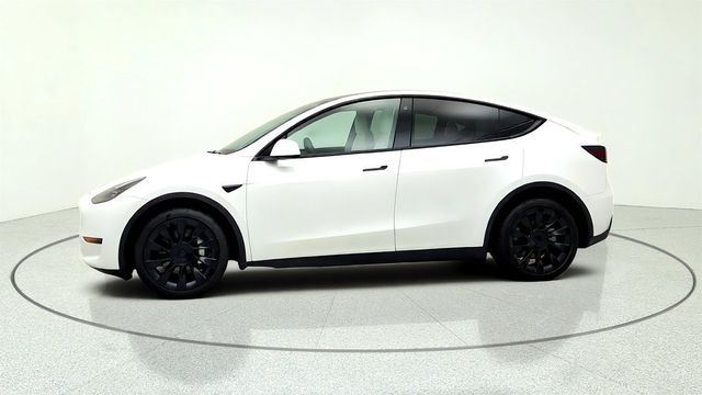 2022 Tesla Model Y Long Range AWD w/ 20'' Wheels + Black & White Interior - 23051556 - 7