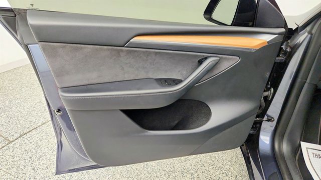 2022 Tesla Model Y Long Range AWD w/ 7 Seat Int., 20'' Wheels & Acceleration Boost - 23029493 - 9
