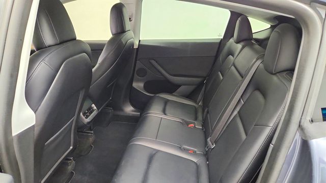 2022 Tesla Model Y Long Range AWD w/ 7 Seat Int., 20'' Wheels & Acceleration Boost - 23029493 - 23