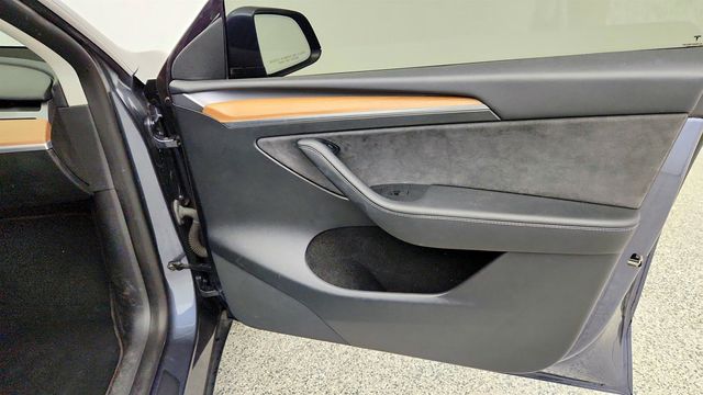 2022 Tesla Model Y Long Range AWD w/ 7 Seat Int., 20'' Wheels & Acceleration Boost - 23029493 - 29