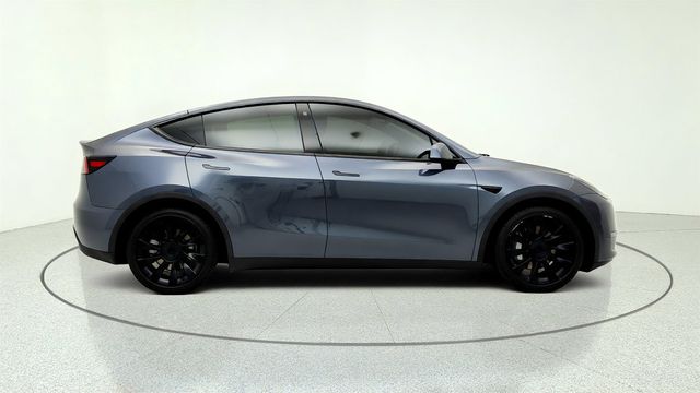 2022 Tesla Model Y Long Range AWD w/ 7 Seat Int., 20'' Wheels & Acceleration Boost - 23029493 - 3