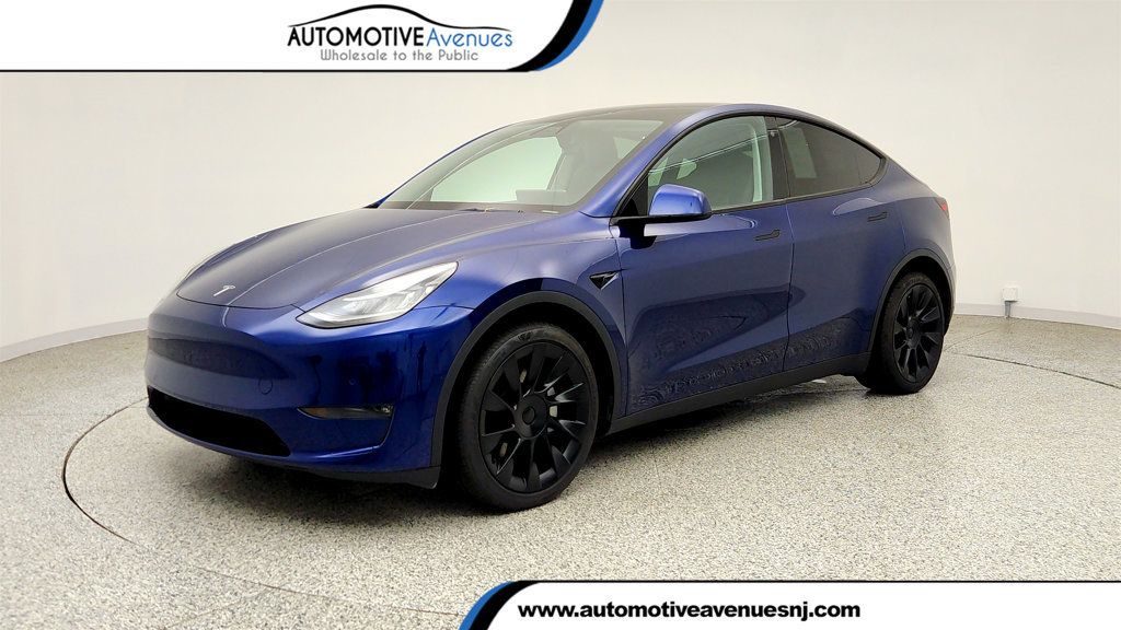 2022 Tesla Model Y Long Range AWD w/ 7-Seat Int, Acceleration Boost & Inductions - 23040113 | Video 1