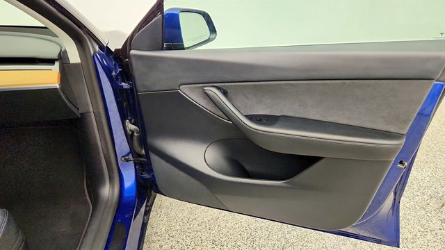 2022 Tesla Model Y Long Range AWD w/ 7-Seat Int, Acceleration Boost & Inductions - 23040113 - 32