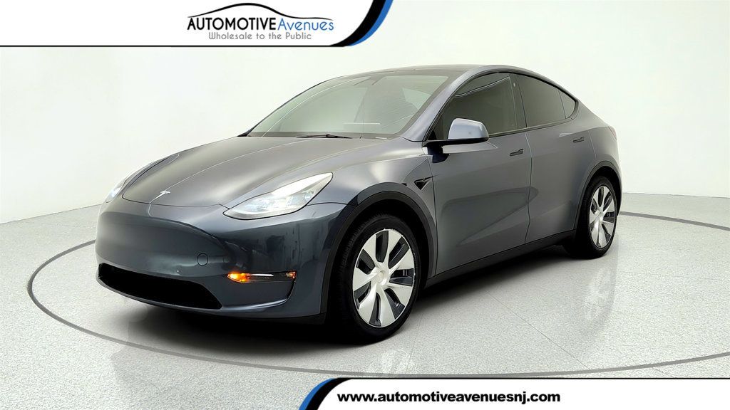 2022 Tesla Model Y Long Range AWD w/ 7 Seat Interior & Traffic Aware Cruise Control - 23032578 | Video 1