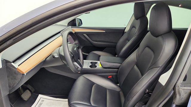 2022 Tesla Model Y Long Range AWD w/ 7 Seat Interior & Traffic Aware Cruise Control - 23032578 - 22
