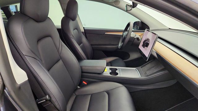 2022 Tesla Model Y Long Range AWD with 7-Passenger Seating - 23032578 - 26