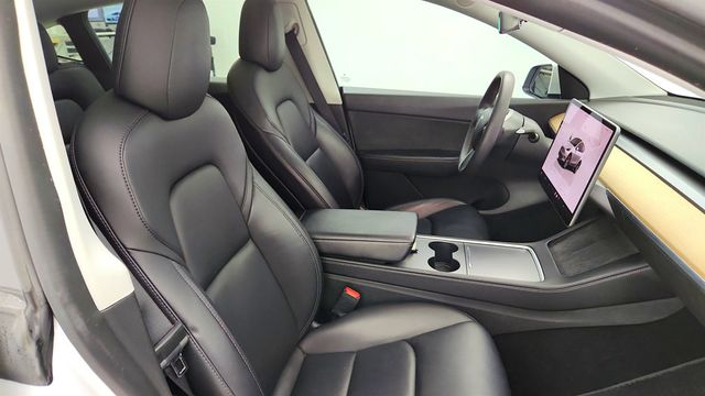 2022 Tesla Model Y Long Range AWD with 7-Passenger Seating - 23035592 - 27