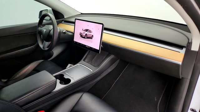 2022 Tesla Model Y Long Range AWD with 7-Passenger Seating - 23035592 - 28