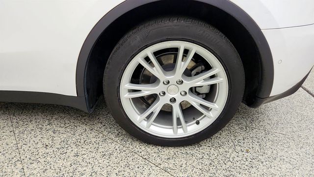 2022 Tesla Model Y Long Range AWD with 7-Passenger Seating - 23035592 - 8