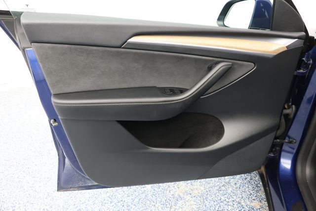 2022 Tesla Model Y Long Range AWD with Full Self-Driving and 20'' Induction Wheels - 22937579 - 7