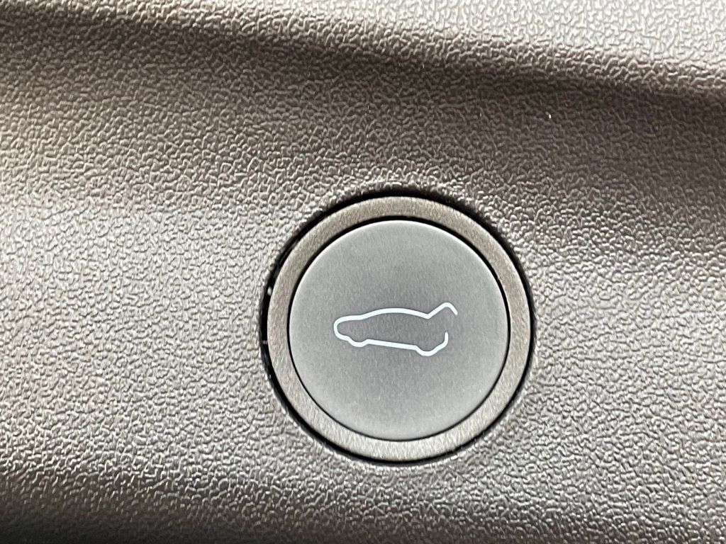 2022 Tesla Model Y Performance AWD - 22927486 - 18