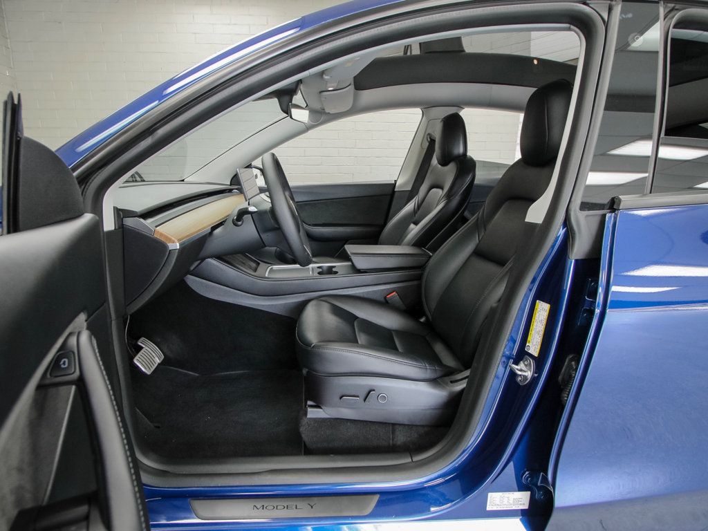 Tesla Model Y photo 12