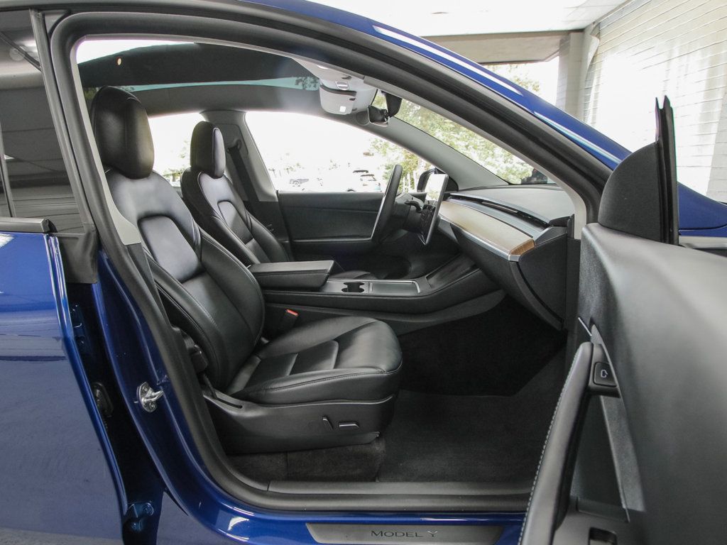 Tesla Model Y photo 16